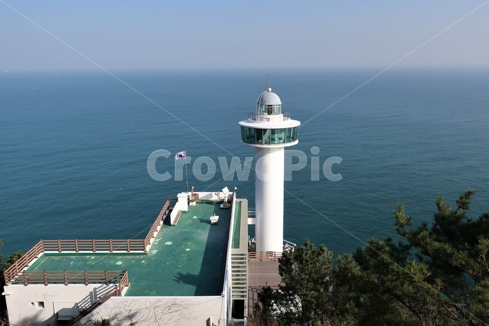 부산,등대,바다,해변,하얀,항로,표지,불빛,구조물,건물,시설,신호,수평선,등대,lighthouse,water,물