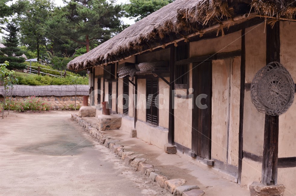 전통가옥,한옥,초가집,담장,시골풍경,한국정서,한국문화,한국전통,한국전통,한국문화,korean traditional,korean culture,건축물,건물외관,exterior,building,structure,architecture,construction