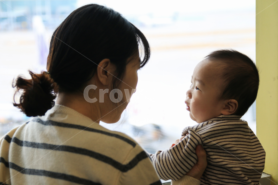 엄마,아기,모자,엄마와아들,화난,혼나는,아이,유아,영아,영유아,어머니,가족,남자아이,여성,여자,라이프스타일,일상,생활,귀여운,작은,어린,7개월,인물,모델,사람,인물,인간,human,person,얼굴표정,facial expression,face,여성,여자,woman,female,lady,가족,패밀리,family,영유아,아기,애기,아이,infants,baby,감정표현,기분,feeling,emotion
