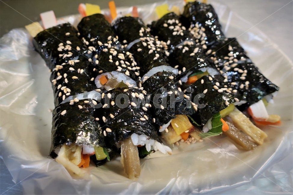 꼬마,마약,김밥,김초밥,한식,분식,김,깨소금,단무지,당근,시금치,오뎅