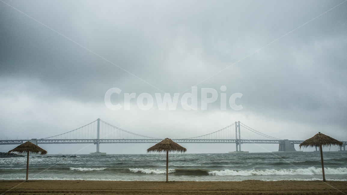 부산,광안리,광안대교,바다,파도,폭우,파라솔,랜드마크,landmark,tourist attraction,한국랜드마크,한국관광지,한국명소,korea landmark,korea tourist attraction