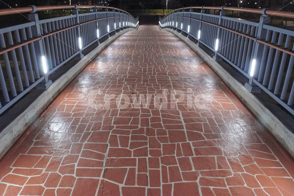 다리,야경,블럭,불빛,led,건너편,밤,밤길,야경,밤,풍경,nightscape,night,landscape,path,통로,walkway,보도,banister,난간,handrail,railing,flooring,바닥