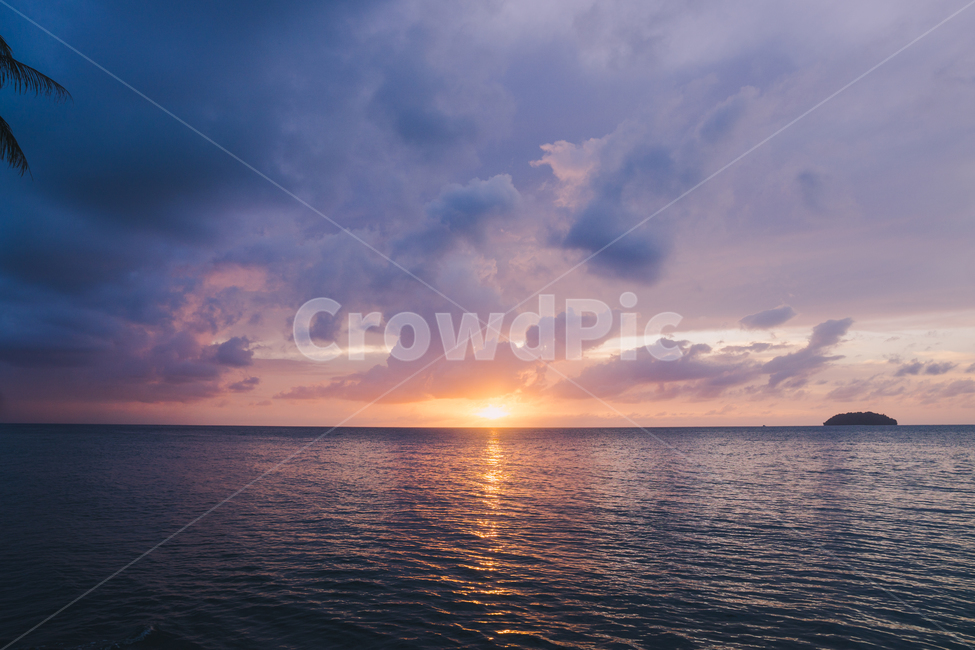 outdoors,옥외,nature,자연,land,ocean,대양,sea,바다,water,물,하늘,cloud,구름,sky,redsky,붉은하늘,sunset,일몰,dusk,황혼,sunlight,햇빛