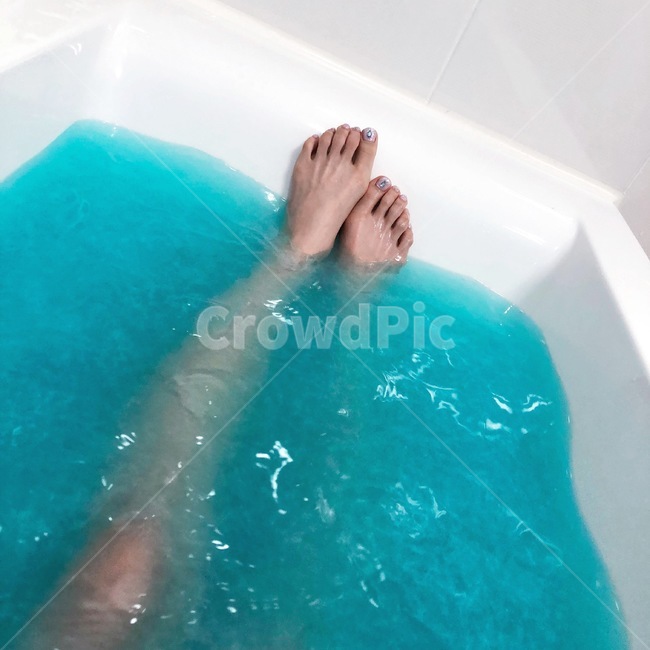 목욕통,bathtub,욕조,발가락,샤워,입욕제,감성사진,여자다리,여자발,반신욕,목욕