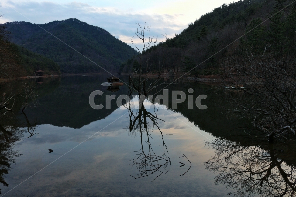 풍경,수원지,하늘,산,하늘색,수면,자연,풍경,nature,landscape,한국자연풍경,한국자연경관,korea nature landscape,water,물,outdoors,옥외