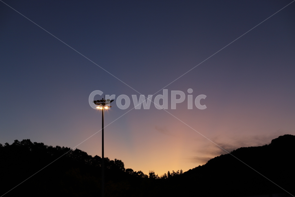 일몰,가로등,밤하늘,lamppost,램프포스트,산,sunset,sunlight,streetlight,sky,night,실루엣,그림자,silhouette,shadow