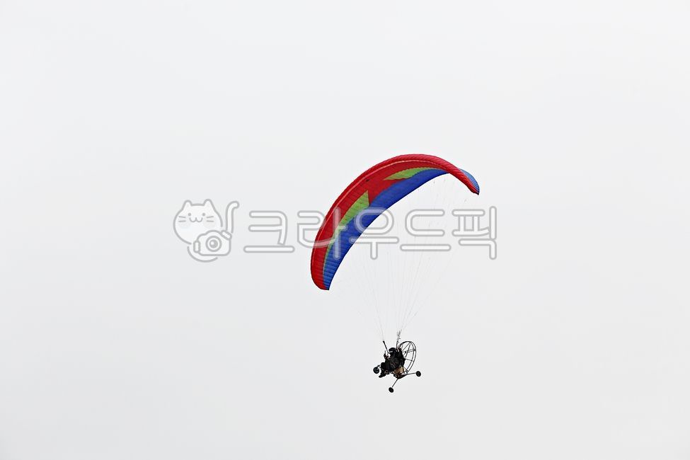 sky,motor,fly,paragliding,leisure sports,line,person,sight,wing,human
