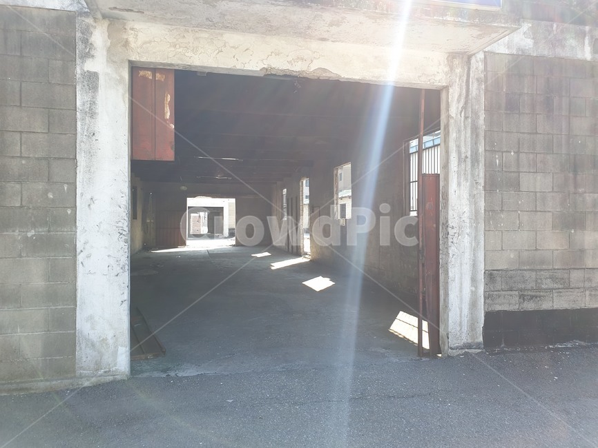 폐허,벽,공장,폐공장,텅빈,건물,햇빛,벽돌,시멘트,ruins,sunshine,vintage,rfactory,cement,바닥,corridor,복도,wall,flooring