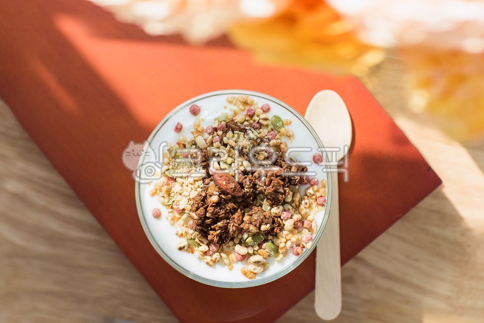 오트밀,그래놀라,요거트,씨리얼,아침식사,간편식,다이어트,건강,귀리,음식,식재료,요리,food,cook,dishes,meal,디저트,간식,후식,dessert,snack