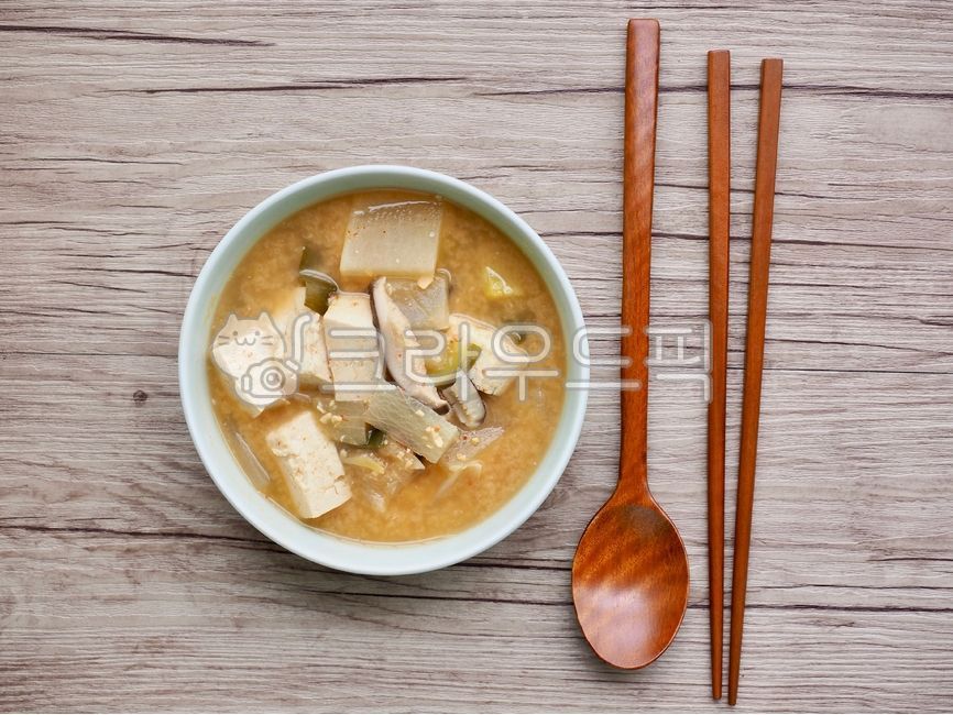 한식,된장국,된장찌개,반찬,배경,음식,요리,한국음식,아시아음식,전통음식,두부,한국문화,웰빙,웰빙음식,misosoup,soybeanpastestew,sidedish,background,food,cooking,koreanfood,asianfood,traditionalfood,tofu,koreanculture,wellbeing,wellnessfood,한국전통음식,숟가락,젓가락,spoon,chopsticks,식사,채소,야채,meal,vegetable,koreantraditionalfood
