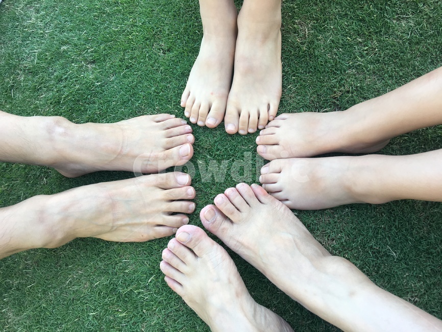 가족,발가락,toe,family,사랑,잔디,사람,인물,인간,human,person,신체일부,몸,body