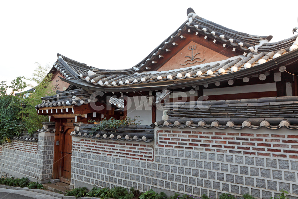 한옥,집,주택,기와집,기와,담,담장,돌담,고풍,고풍스런,전통,한국전통,한옥마을,북촌한옥마을,서울,명소,관광,건축,건축물,건물,한옥집,전통건축,전통건축물,벽,외관,무늬,문양,전통무늬,전통문양,익스테리어,민속,한국,한국전통,한국문화,korean traditional,korean culture,건축물,건물외관,exterior,building,structure,architecture,construction