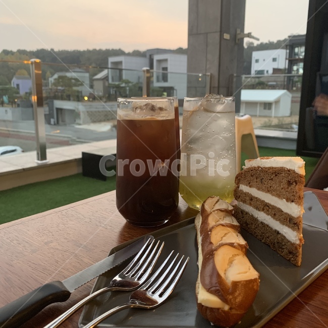 다저트,루프탑,커피,움료,후식,케이크,조각케이크,디저트,간식,후식,dessert,snack