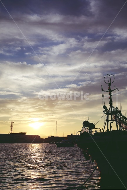 노을,석양,항구,실루엣,하늘,sunset,port,silhouette,sky,boat,bluesky,ship,산업,industry,industrial,어업,fishery,fishing industry