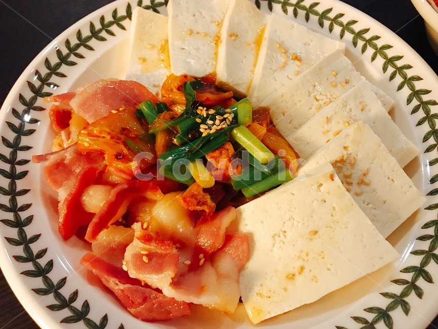 두부김치,베이컨,술안주,두부,김치,참기름,음식,식재료,요리,food,cook,meal,dishes,food reserves,한식,한국음식,한국요리,korean food,korean dishes,korean meal,korean cook