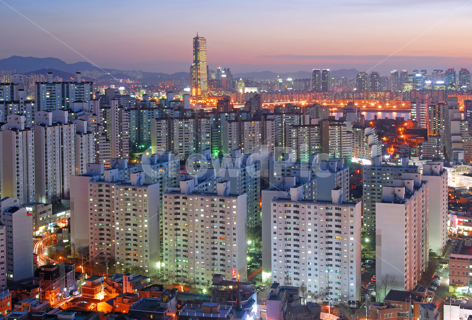 아파트,야경,도시,도심,단지,아파트단지,빌딩,서울,한국,풍경,불빛,부동산,집,주택,하늘,스카이라인,노을,63빌딩,주거,주거지,도시풍경,도시야경,건축,건축물,현대,마포,마포구,building,metropolis,야경,밤,풍경,nightscape,night,landscape,도시,city,한국도시풍경,한국도시경관,korea cityscape,urban,어반,시티,건물,town,high rise,고층 건물,downtown,중심지