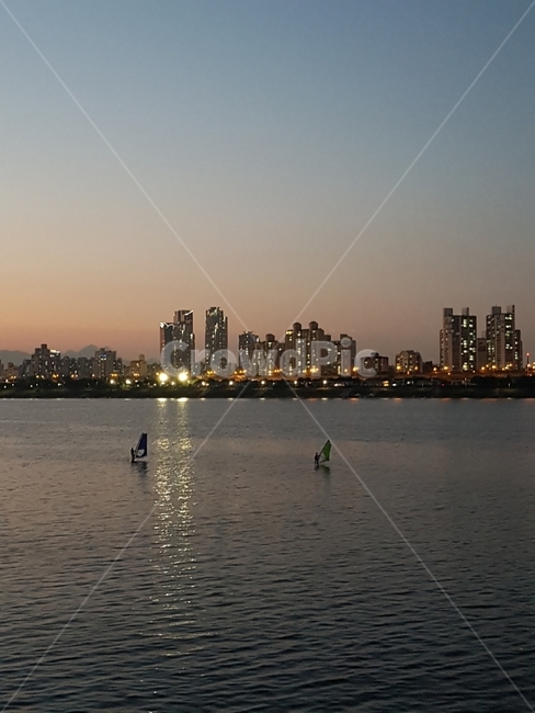 한강,저녁,강변,노을,야경,바람,서핑,가을,도시,풍경,city,landscape,한국도시풍경,한국도시경관,korea cityscape,사람,인물,인간,human,person,스포츠,레저,운동,sports,leisure,exercise