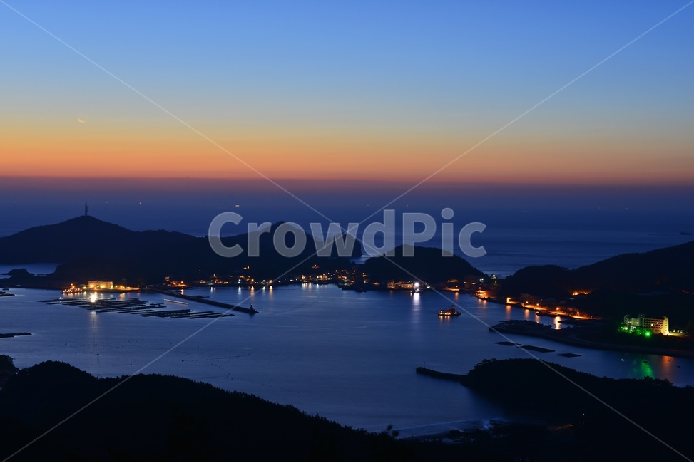 nature,자연,outdoors,옥외,sea,바다,ocean,대양,water,물,shoreline,해안선,coast,연안,redsky,붉은하늘,sky,하늘,dawn,새벽,신안,흑산도,흑산도아침,일출,여명,해돋이,흑산도항