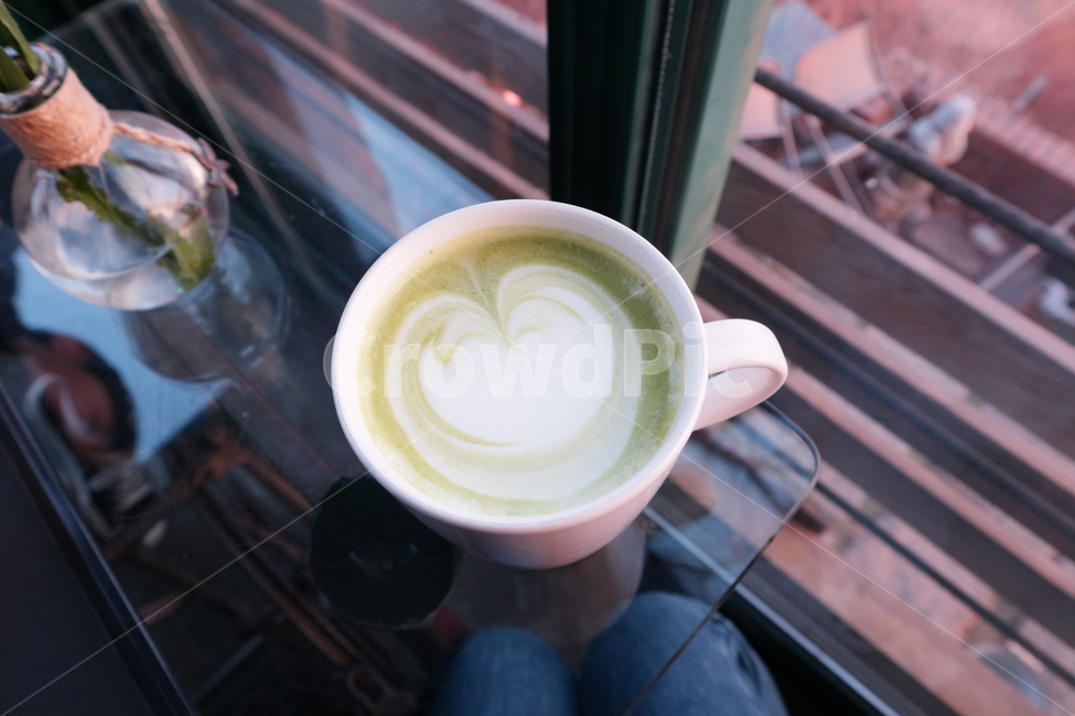 그린티라떼,커피,beverage,마실것,latte,라떼,커피컵,coffeecup,drink,녹차,커피,카페,coffee,cafe