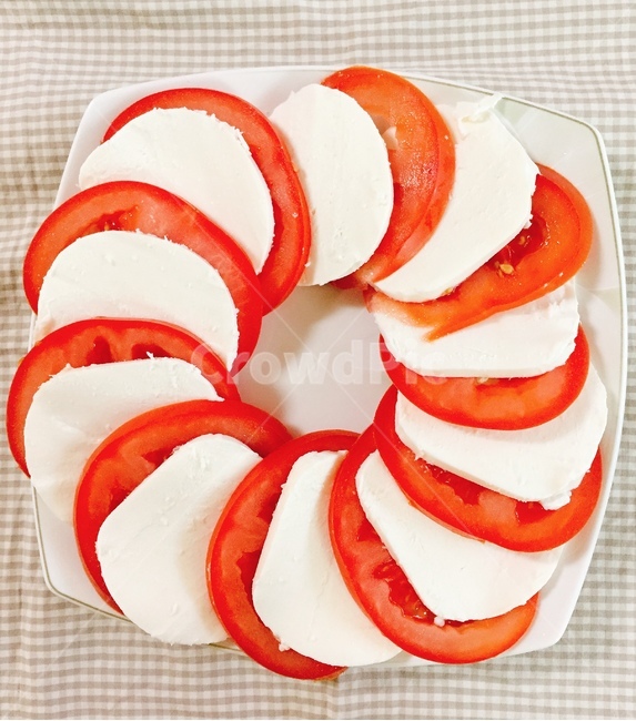 카프레제,생모짜렐라,토마토,식사,에피타이저,음식,식재료,요리,food,cook,meal,dishes,food reserves,채소,야채,vegetables,디저트,간식,후식,dessert,snack