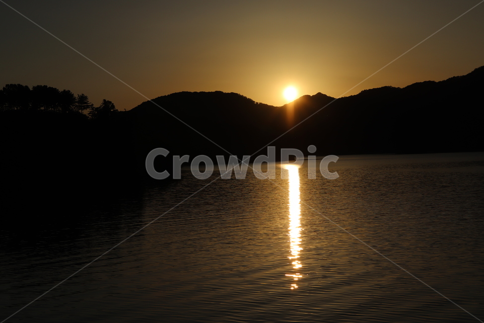 석양,낙조,sunset,일몰,산,호수,자연,nature,mountain,lake,풍경,감성,landscape,자연,풍경,nature,landscape,light,빛,flare,플레어,sunlight,햇빛