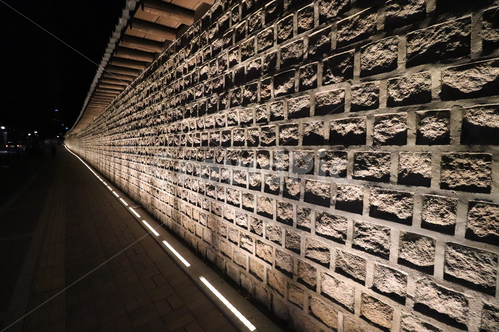 덕수궁,돌담길,조명,감성,거리,walkway,보도,path,통로
