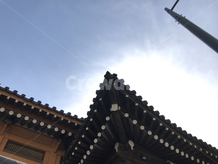 한옥,처마,지붕,전통한옥,전통한옥지붕,건축물,전통무늬,한국적인,아름다운,디자인,한국,옛스러운,장소,서울,나무지붕,나무건축물,한국전통,한국문화,korean traditional,korean culture,건축물,건물외관,exterior,building,structure,architecture,construction