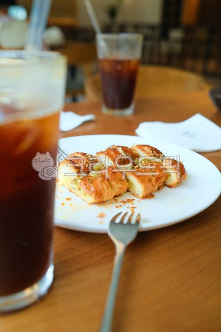 Ice americano,bread,cafe,coffee,icedamericano