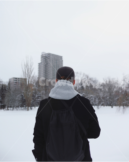 공원,겨울,눈,뒷모습,사람,park,winter,snow,man,person,겨울,계절,winter,season,자연,풍경,nature,landscape,사람,인물,인간,human,person,남성,남자,man,male,outdoors,옥외