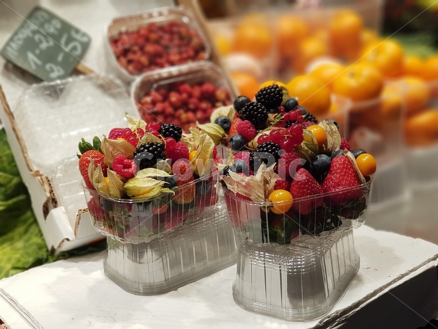 fruit,과일,food,음식,raspberry,산딸기,berry,베리,딸기,블루베리,과일가게,시장,보케리아시장,베리류,체리,cherry,strawberry,blueberry,과일,열매,fruit
