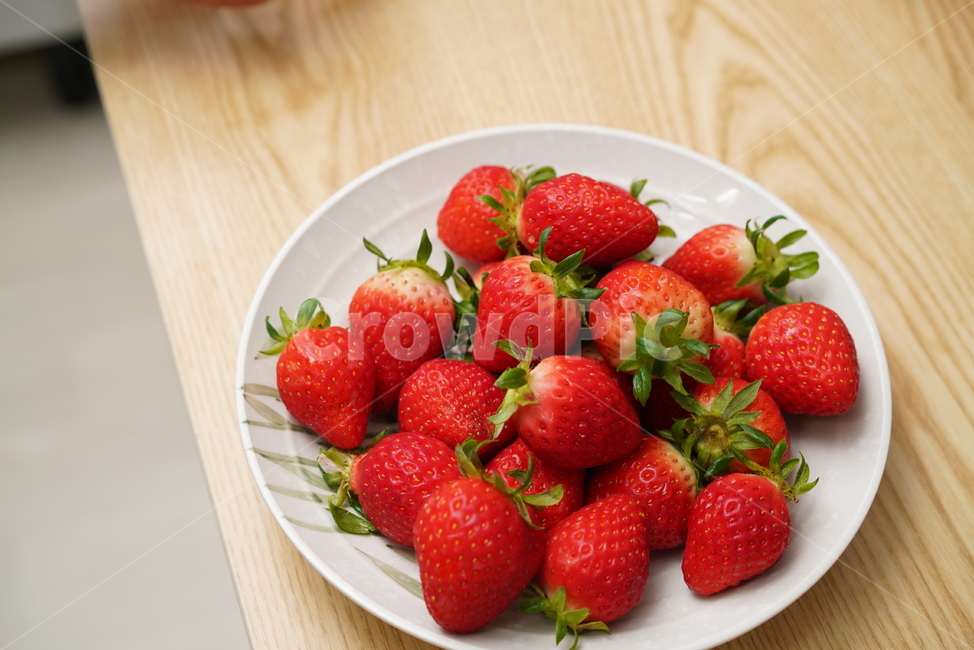 딸기,과일,음식,먹거리,후식,비타민,빨강,색감,red,food,음식,식재료,요리,food,cook,meal,dishes,food reserves,과일,열매,fruit
