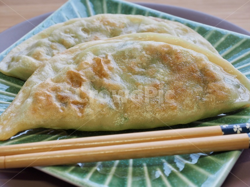 군만두,만두,납작만두,구운만두,딤섬,한국음식,식품,한식,한국문화,음식,한국,배경,음식문화,웰빙,문화,아시아,아시아음식,접시,전통,설날,추석,젓가락,중국음식,중식,중국식만두,교자,음식,식재료,요리,food,cook,meal,dishes,food reserves