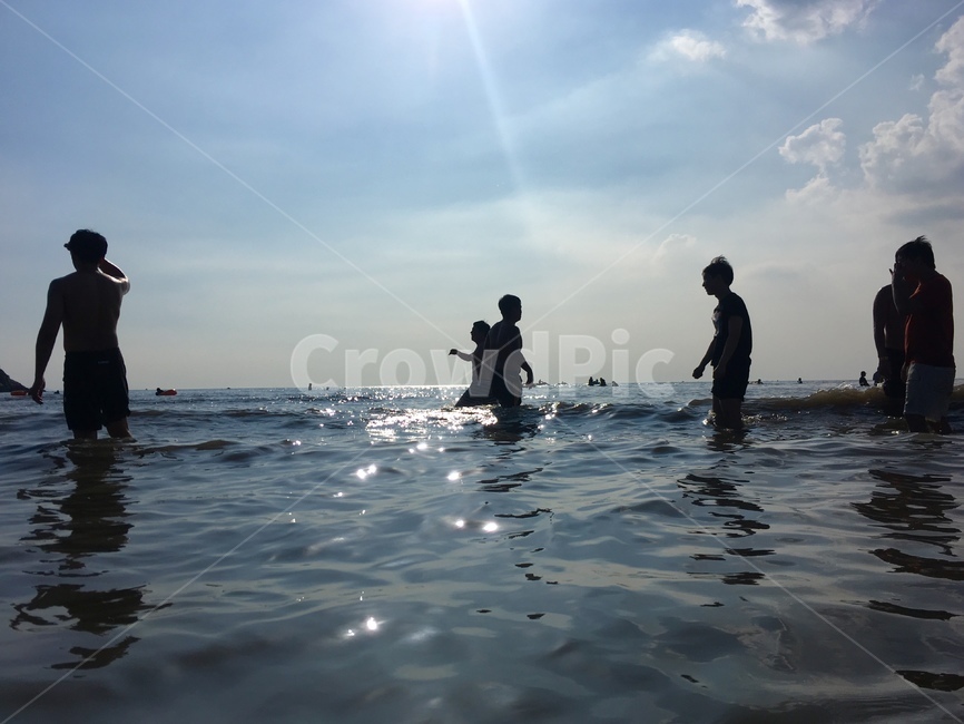 바다,바닷가,물놀이,해수욕장,친구,우정,여행,여름,계절,summer,season,자연,풍경,nature,landscape,사람들,대중,군중,other people,crowd,outdoors,옥외,water,물