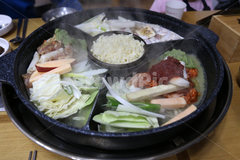 여행,요리,음식,닭갈비,한국음식,한식,메뉴,외식,닭요리,철판,식재료,음식,식재료,요리,food,cook,meal,dishes,food reserves,한식,한국음식,한국요리,korean food,korean dishes,korean meal,korean cook