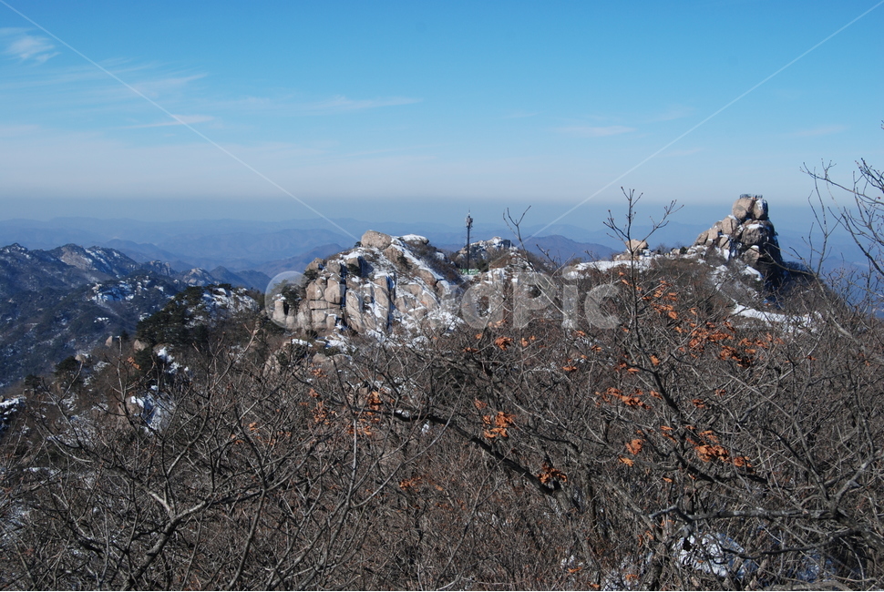 속리산국립공원,문장대,천왕봉,입석대,수학여행지,자연의위대함,등산로,능선,아름다움,신비스런산,돌,산행,힐링,자연,감성,등산,계절,여행,한국,한국명산,한국등산,풍경,눈,나무,하늘,바람,바람소리,환경,생태계,산,땅,겨울,계절,winter,season,자연,풍경,nature,landscape,한국자연풍경,한국자연경관,korea nature landscape,outdoors,옥외