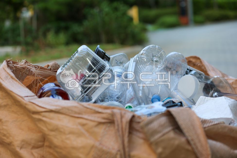 Recycling,separate collection,eco-friendly,cleaning,organizing,separate discharge,recycling,discharge,separation,sharing,recyclables,garbage,disposal,plastic,PET bottles,bags,apartments,separate collection sites,separate collection