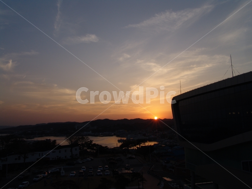 역광,풍경,매직아워,노을,일몰,과메기문화관,항구,magichour,landscape,sunset,sun,태양,붉은색,하늘,도시,풍경,city,landscape,한국도시풍경,한국도시경관,korea cityscape,nature,자연,outdoors,옥외,dusk,황혼,dawn,새벽,red sky,붉은 하늘,sky