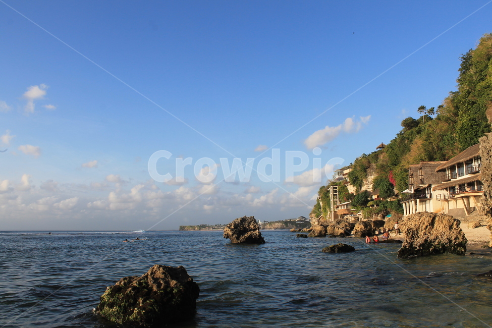 인도네시아,발리,바다,하늘,푸른하늘,indonesia,bali,sky,bluesky,자연,nature,rock,rocks,바위,beach,해변,자연,풍경,nature,landscape,해변,바다,beach,sea,outdoors,옥외,land,땅,ocean,대양,water,물,shoreline,해안선,promontory,곶,coast,연안