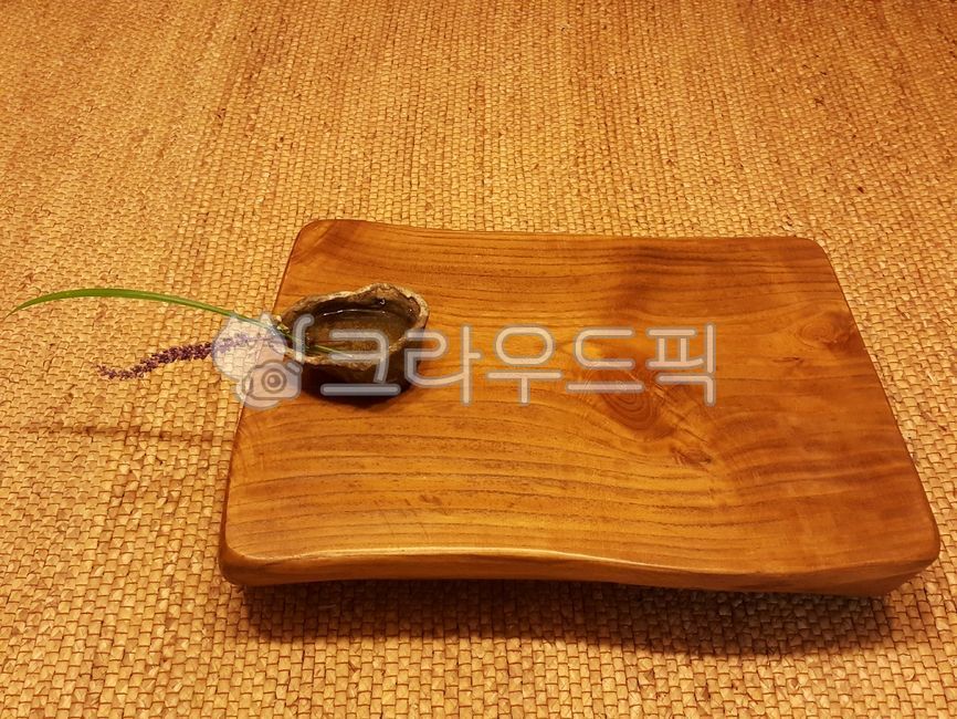 leaf of grass,ceramic,handmade teacup,wooden stand,cutting board,decoration,interior