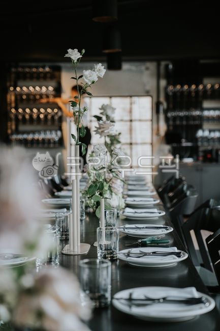 table setting,restaurant,flower arrangement,event space,Fine Dining,flower decoration,fork,knife,bar,cafe,Event location,luxury restaurant,event