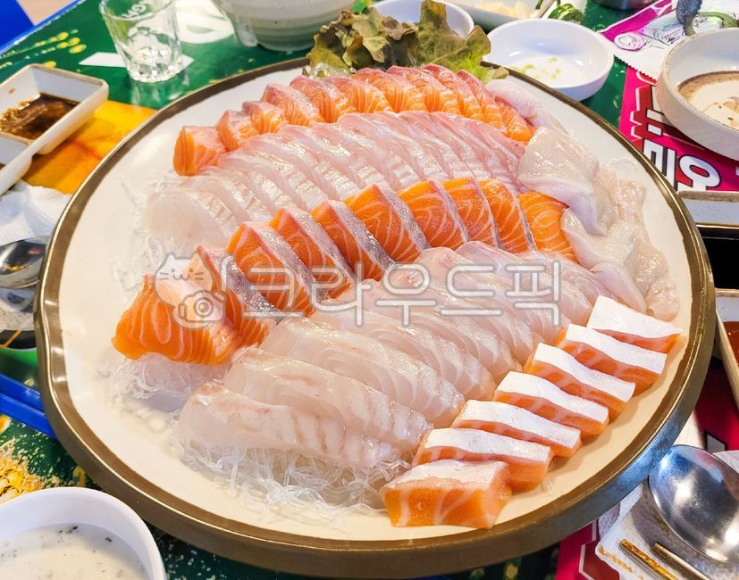 음식,연어회,광어회,연어,광어,초장,간장,쌈장,상추,일식,일식집,모둠회,노르웨이연어회,숙성회,혼술안주,안주,생연어회,물고기,횟집,수산시장,salmon,바다회,여름회,한국해물요리,생선회,생선,고기,sashimi,한국횟집,seafood,food,해물,해산물,soysauce,여름해산물,여름별미,여름음식,회수산물,수산물,붉은생선,흰살생선