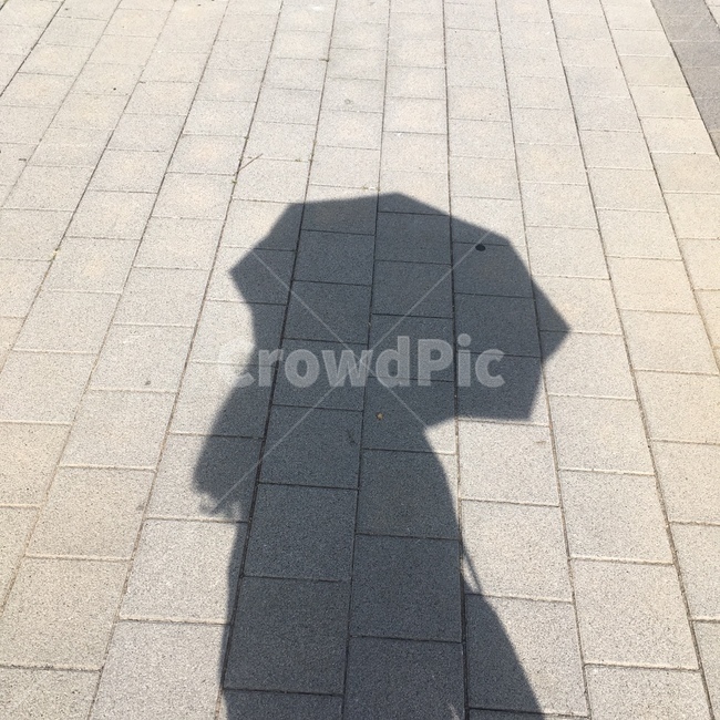 그림자,walkway,보도,path,통로,flagstone,판석,인물실루엣,사람실루엣,character silhouette,human silhouette