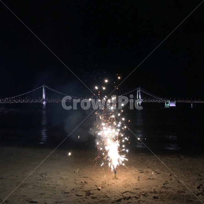 바다,폭죽,폭죽놀이,모래사장,불꽃