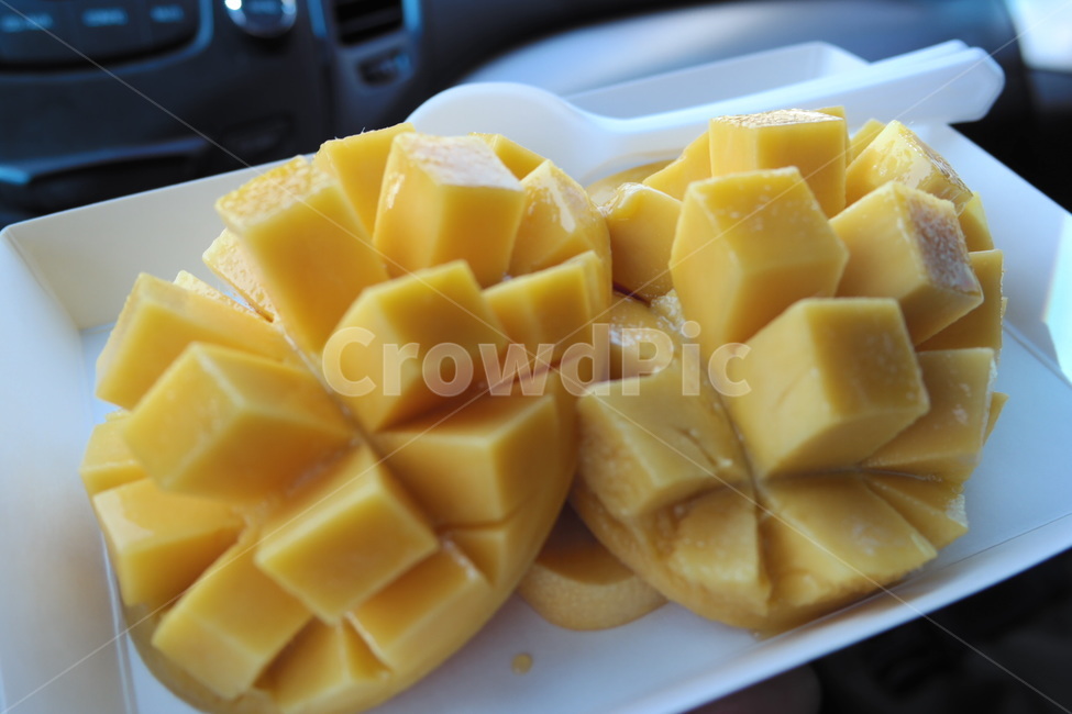 열대음식,과일,노란망고,잘잘린망고,맛있는,노랑색,노랑,잘익은,먹음직,배고파,태국,필리핀,망고,음식,식재료,요리,food,cook,meal,dishes,food reserves,과일,열매,fruit