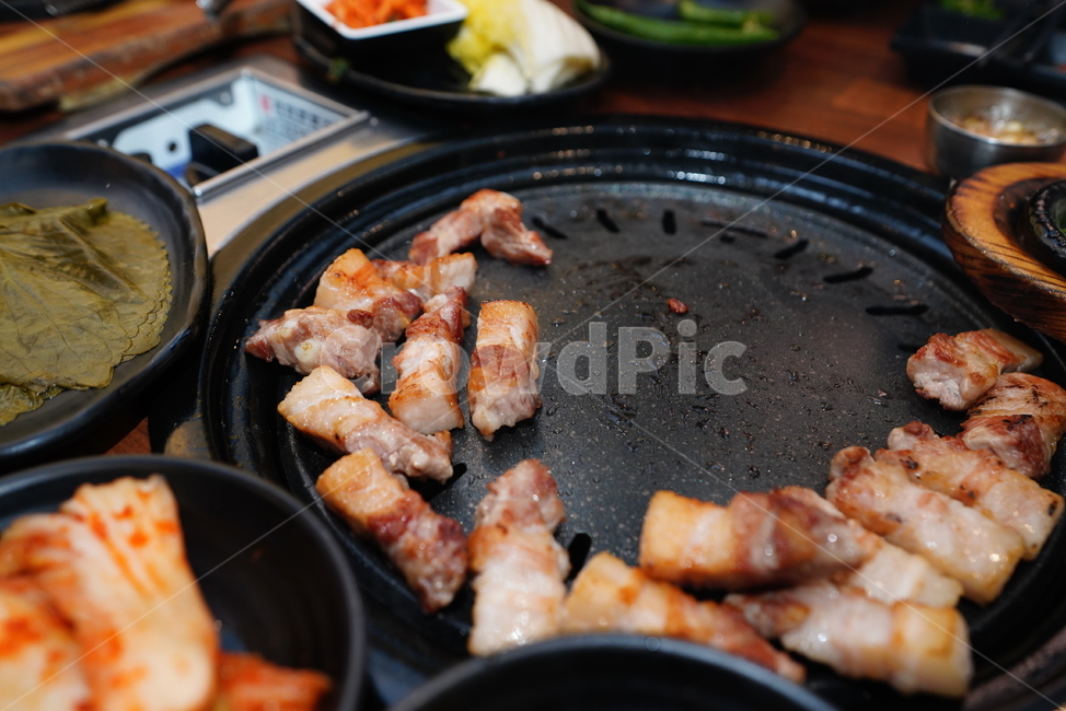 고기,삼겹살,불판,술안주,먹방,돼지,음식,한식,구이,육식,푸드,식사,단백질,먹거리,음식,식재료,요리,food,cook,meal,dishes,food reserves,육류,고기,meat