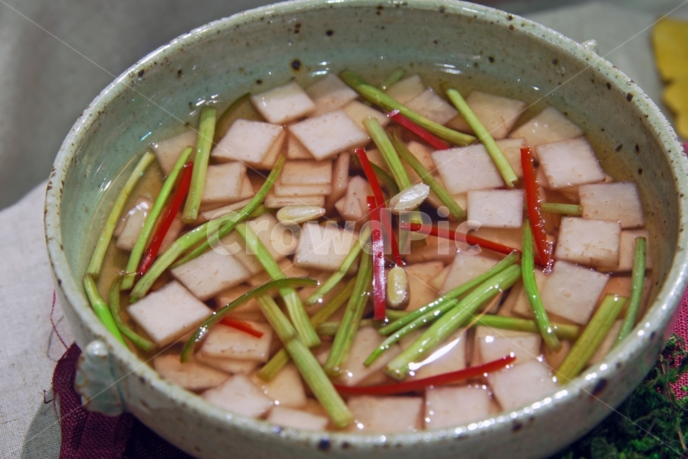 나막김치,나박김치,물김치,김치,반찬,음식,한식,전통음식,한국,무우,김장,무김치,무,대접,한국전통,한국문화,korean traditional,korean culture,음식,식재료,요리,food,cook,meal,dishes,food reserves,채소,야채,vegetables,한식,한국음식,한국요리,korean food,korean dishes,korean meal,korean cook