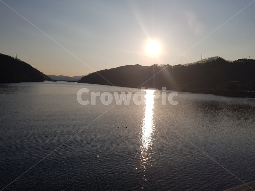 sun,일몰,sunset,노을,강,물,water,river,강물,산,빛,light,태양,해질녘,자연,풍경,nature,landscape,flare,플레어