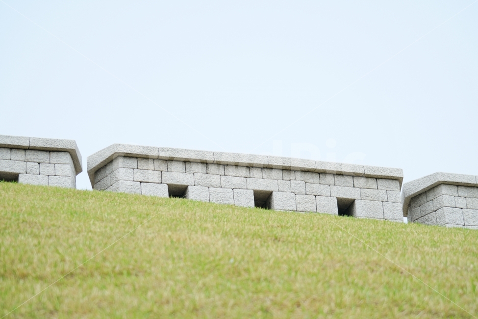 숭례문,남대문,성문,성곽,성벽,한옥,기와,지붕,건축,건물,조선,한국,서울,문화재,역사,도시,korea,seoul,잔디,풍경,landscape,전통,조선시대,대한민국,histioy,방어,전쟁,전투,한양도성,한국적인,한국전통,한국문화,korean traditional,korean culture