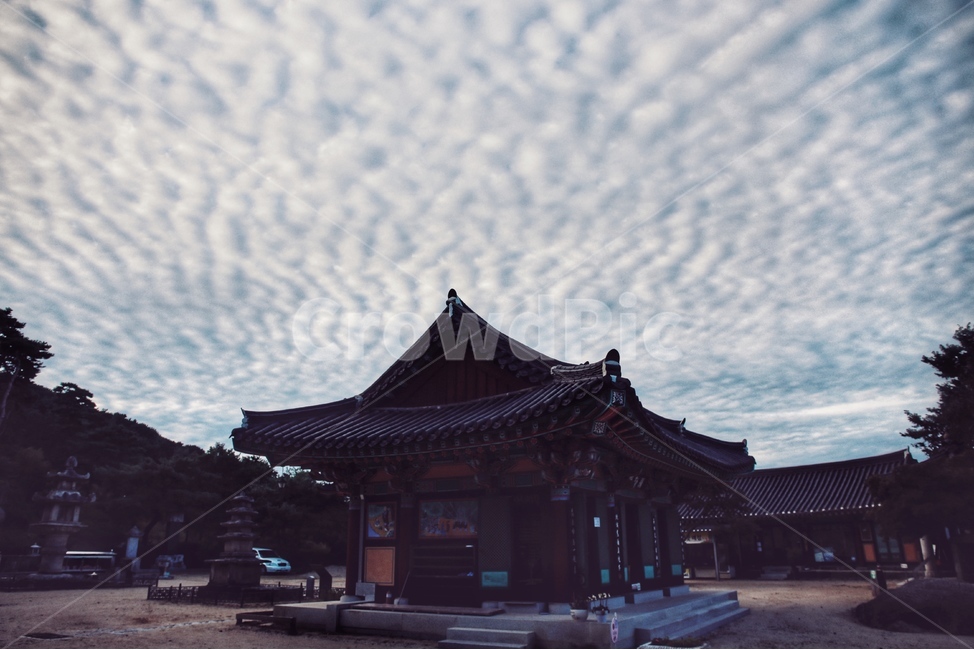 구름,한옥,절,처마,지붕,한국전통,한국문화,korean traditional,korean culture,종교,신앙,religion,belief,faith