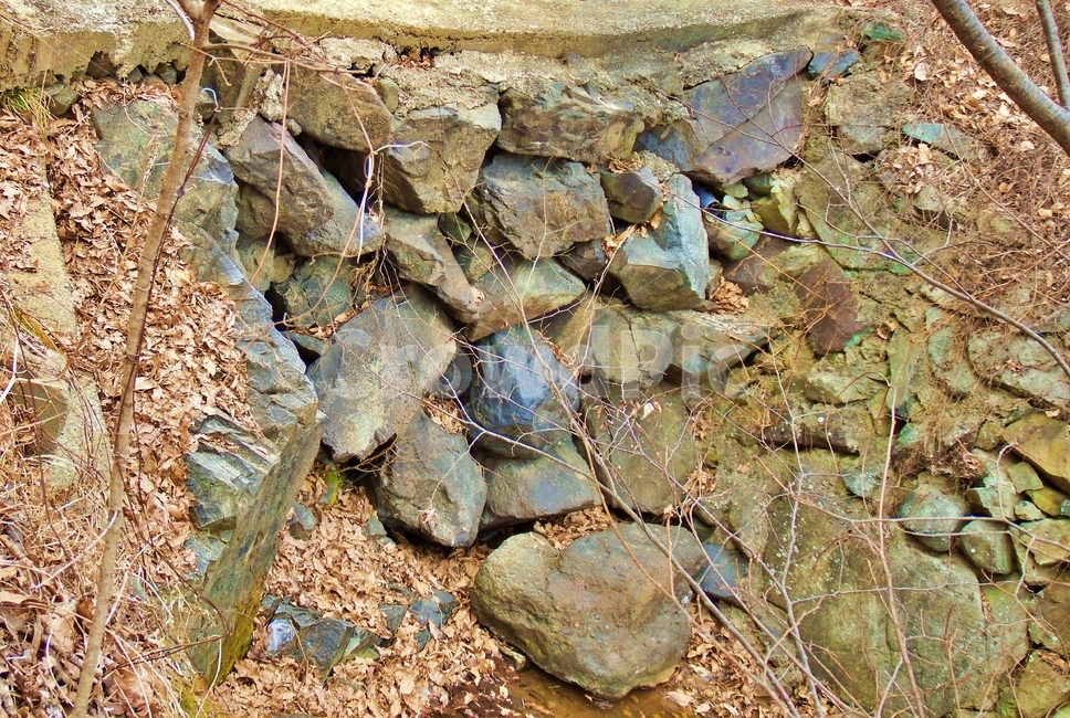 동네뒷산,뒷산,돌,돌무덤,돌무더기,물막이돌